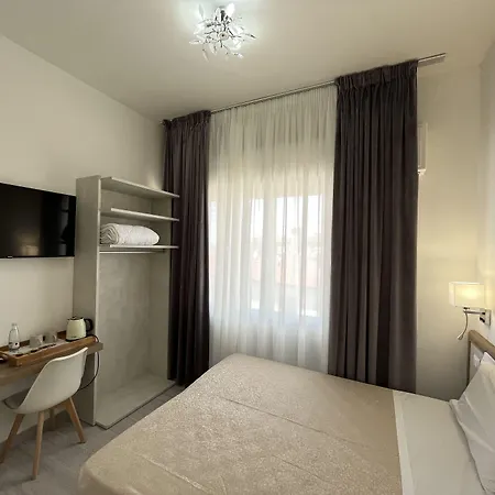 Ester Hotel 3*