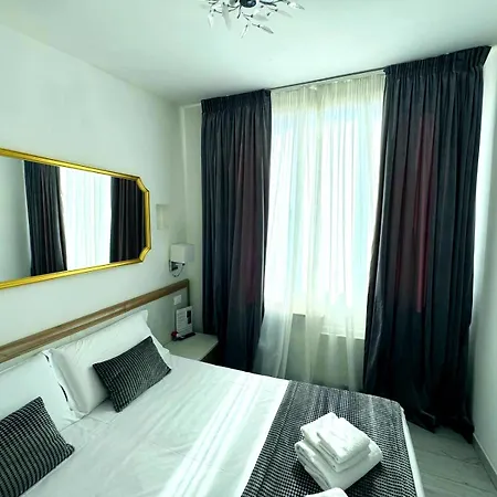 Ester Hotel 3*