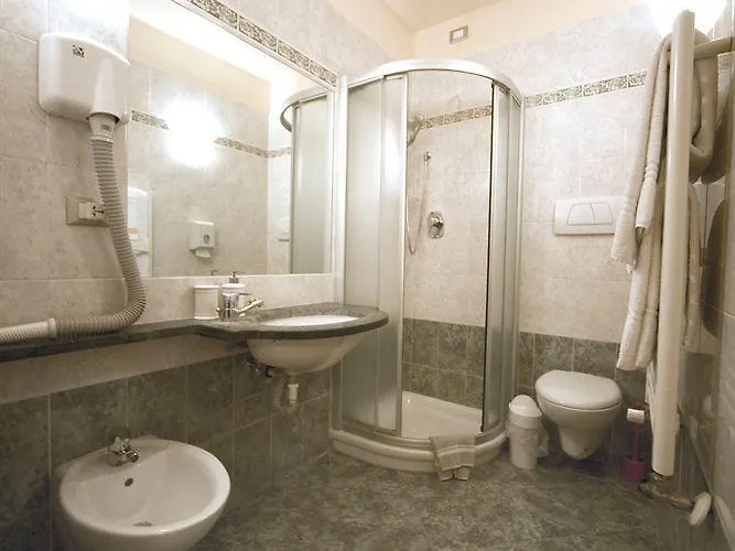 Ξενοδοχείο Ester 3*