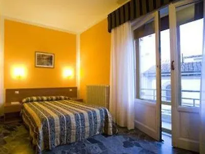 Ξενοδοχείο Ester 3*