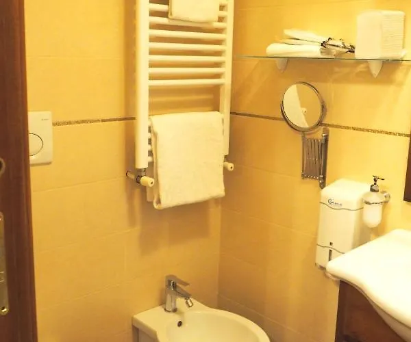 Ξενοδοχείο Ester 3*